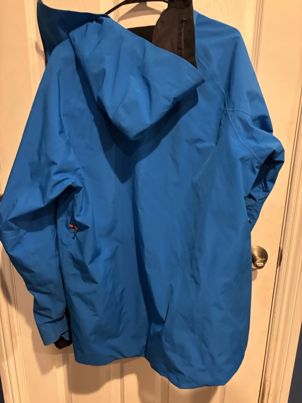 686 Men’s Bright Blue Waterproof Ski Jacket with Hood - Picture 2 of 4